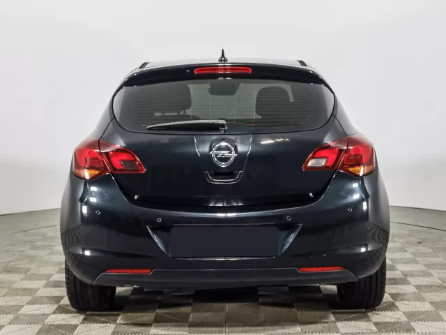 Opel Astra 2011