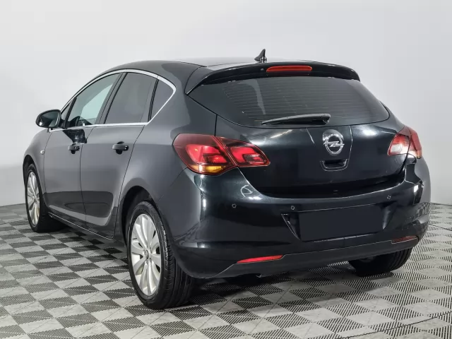 Opel Astra 2011