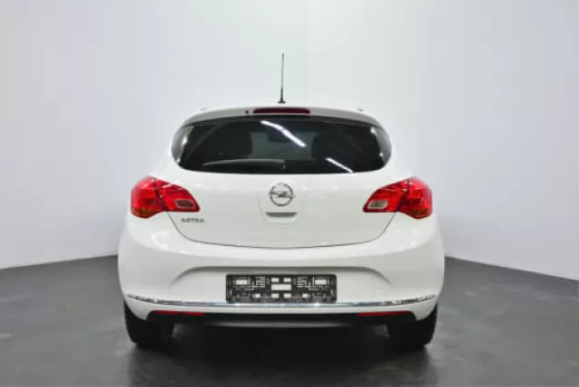 Opel Astra 2014