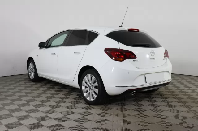 Opel Astra 2014