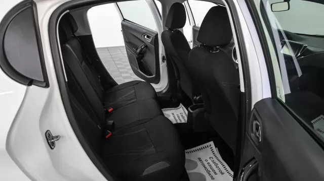 Peugeot 208 2013
