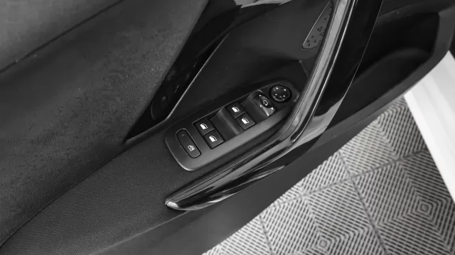 Peugeot 208 2013