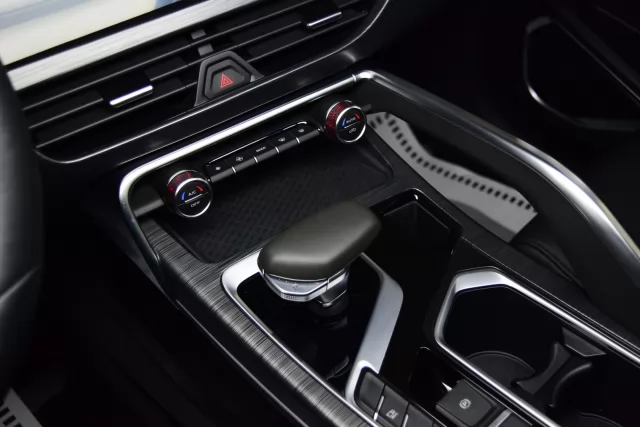 Geely Tugella 2020