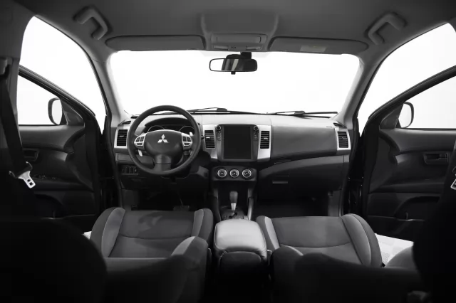 Mitsubishi Outlander 2011