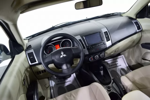 Mitsubishi Outlander 2012