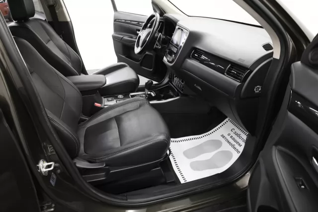 Mitsubishi Outlander 2020