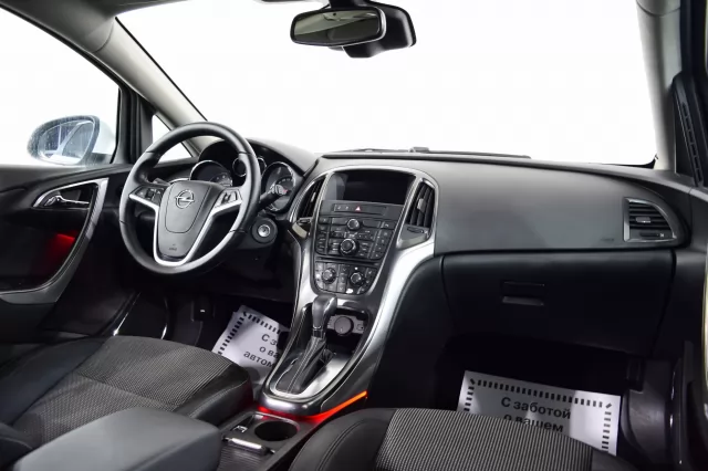 Opel Astra 2012