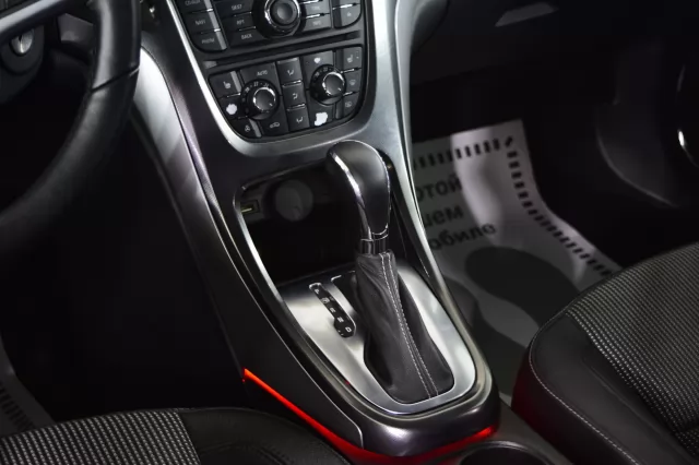 Opel Astra 2012