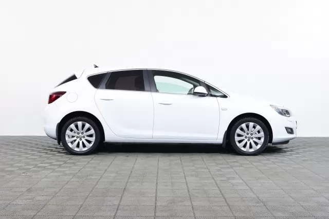Opel Astra 2012