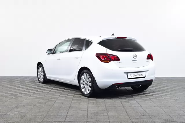 Opel Astra 2012