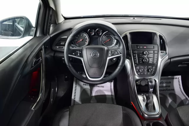 Opel Astra 2012