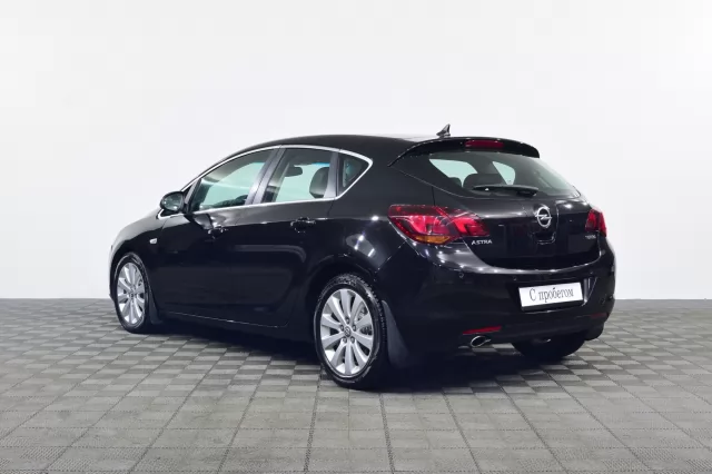 Opel Astra 2012