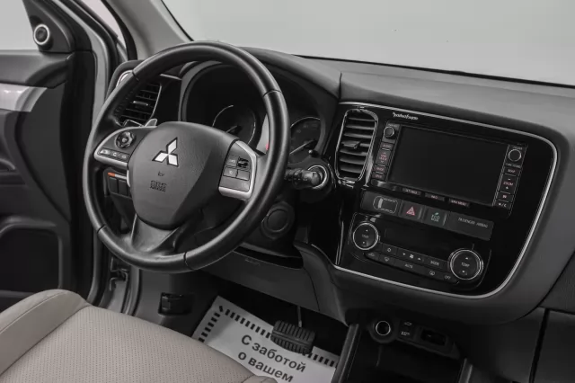 Mitsubishi Outlander 2016