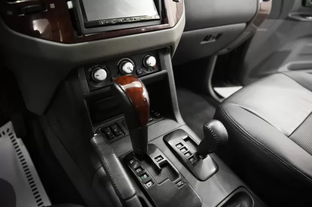 Mitsubishi Pajero 2005