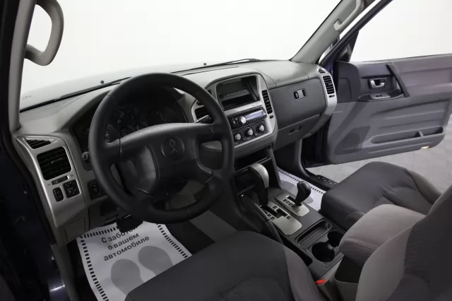 Mitsubishi Pajero 2004