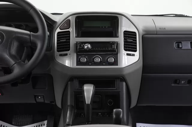Mitsubishi Pajero 2004