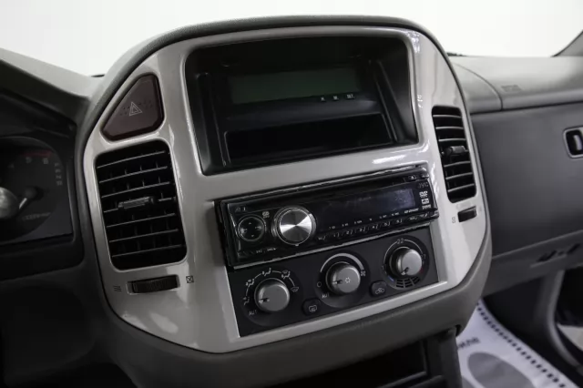 Mitsubishi Pajero 2004
