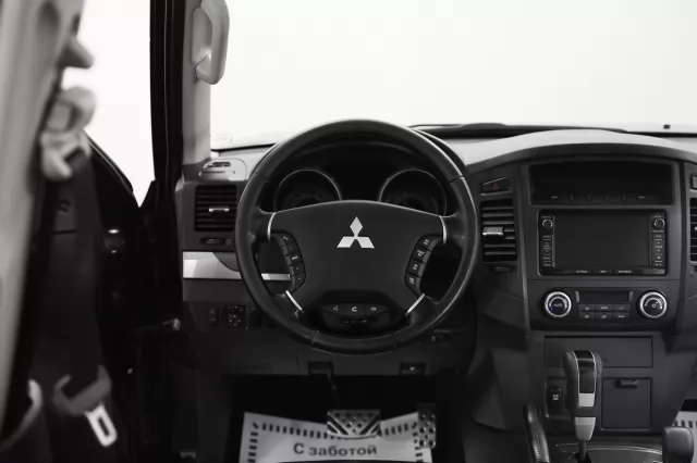 Mitsubishi Pajero 2011