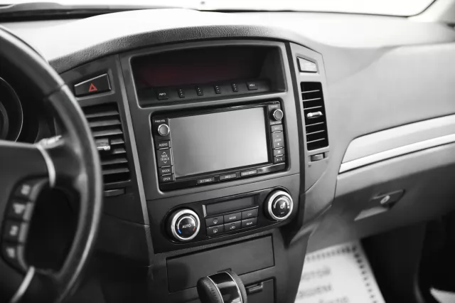Mitsubishi Pajero 2011
