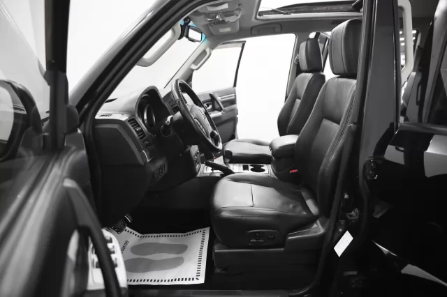 Mitsubishi Pajero 2011