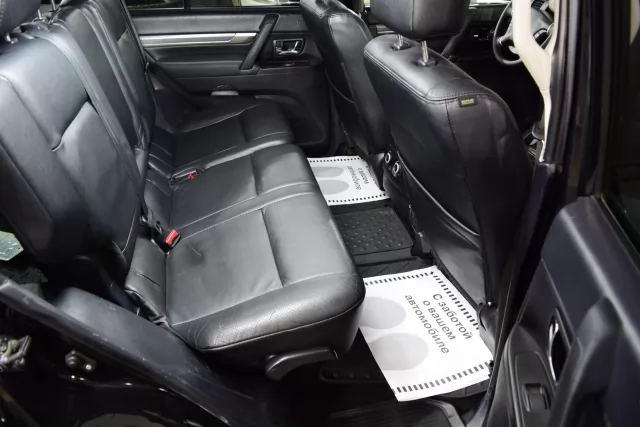 Mitsubishi Pajero 2015