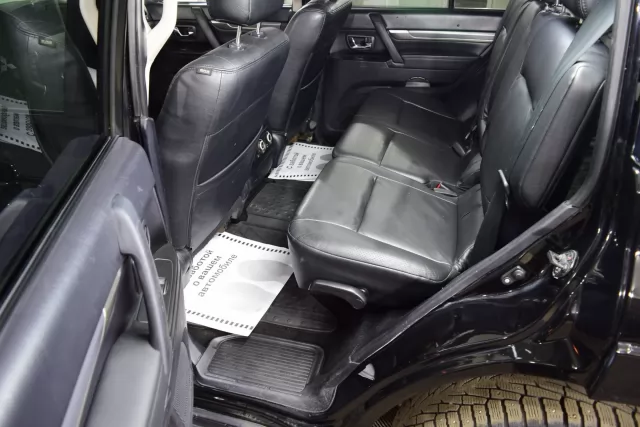 Mitsubishi Pajero 2015