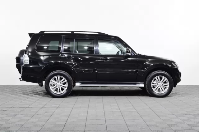 Mitsubishi Pajero 2015