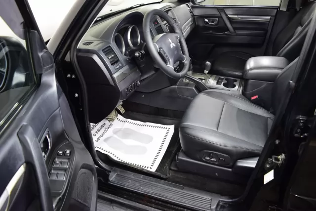 Mitsubishi Pajero 2015