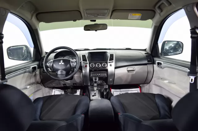 Mitsubishi Pajero Sport 2014