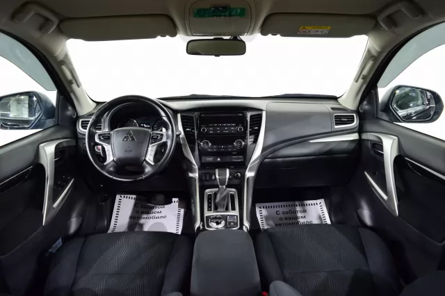 Mitsubishi Pajero Sport 2020