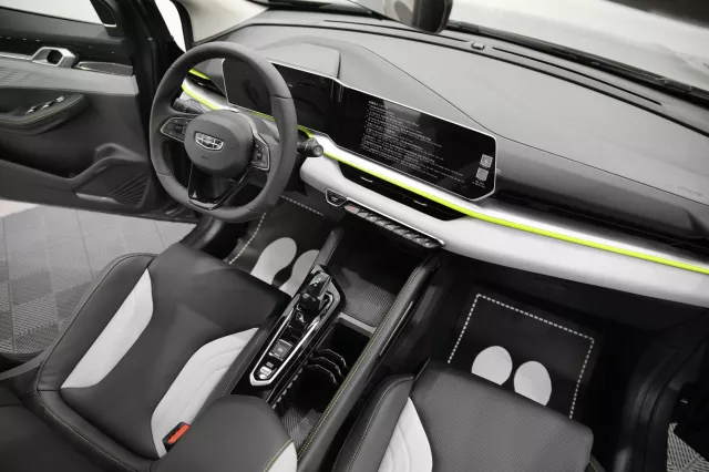 Geely Coolray 2023